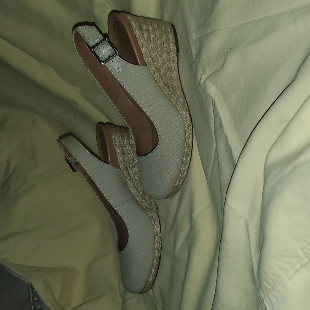 Vionic Slingback Wedges Size 5 - image 2